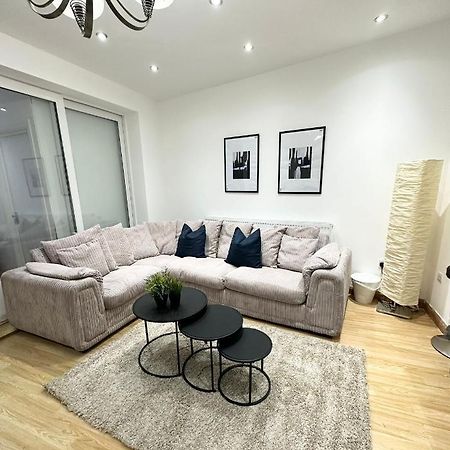 Modern Room In Spacious Home Londres Exterior foto