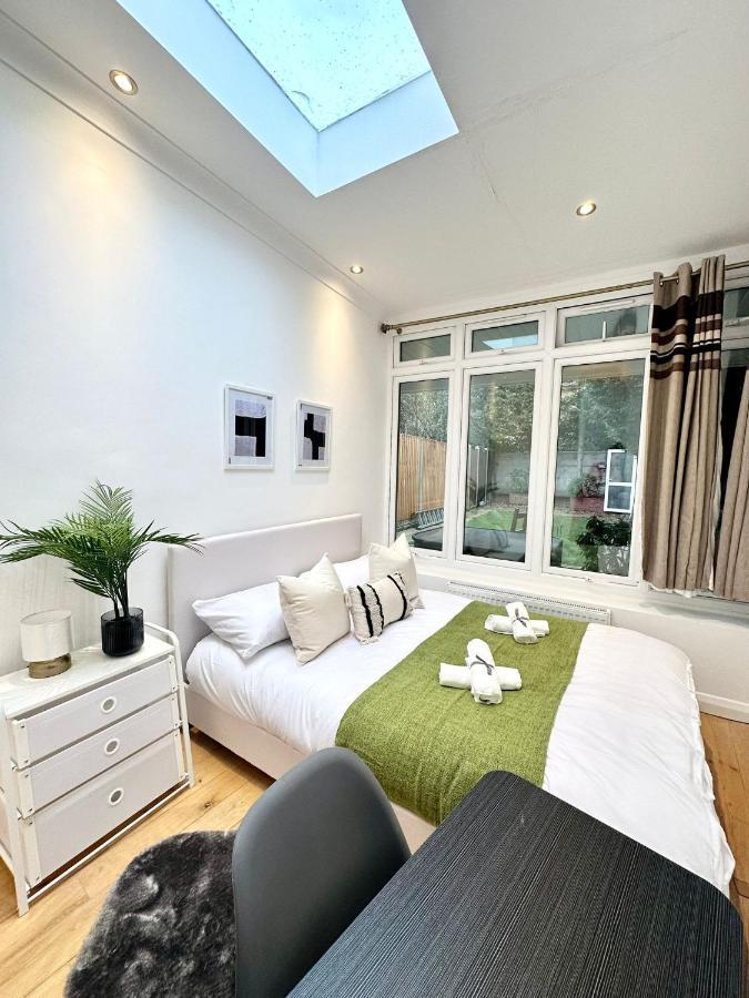 Modern Room In Spacious Home Londres Exterior foto
