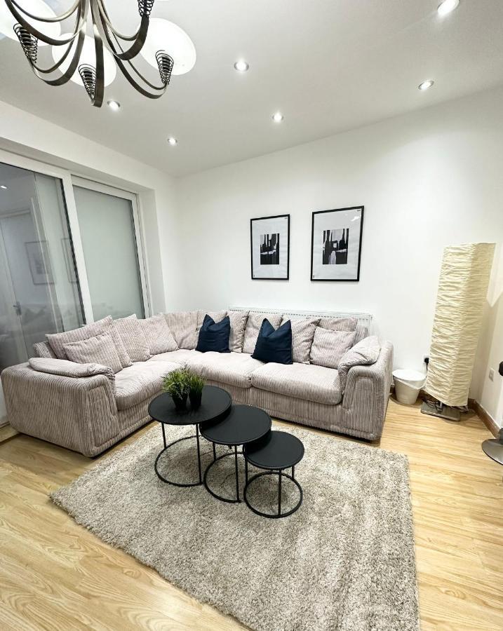 Modern Room In Spacious Home Londres Exterior foto
