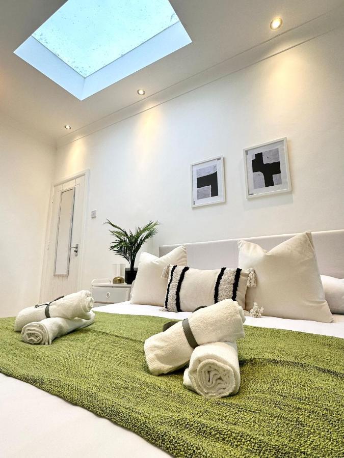 Modern Room In Spacious Home Londres Exterior foto