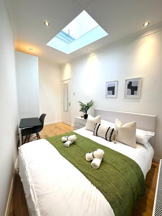 Modern Room In Spacious Home Londres Exterior foto